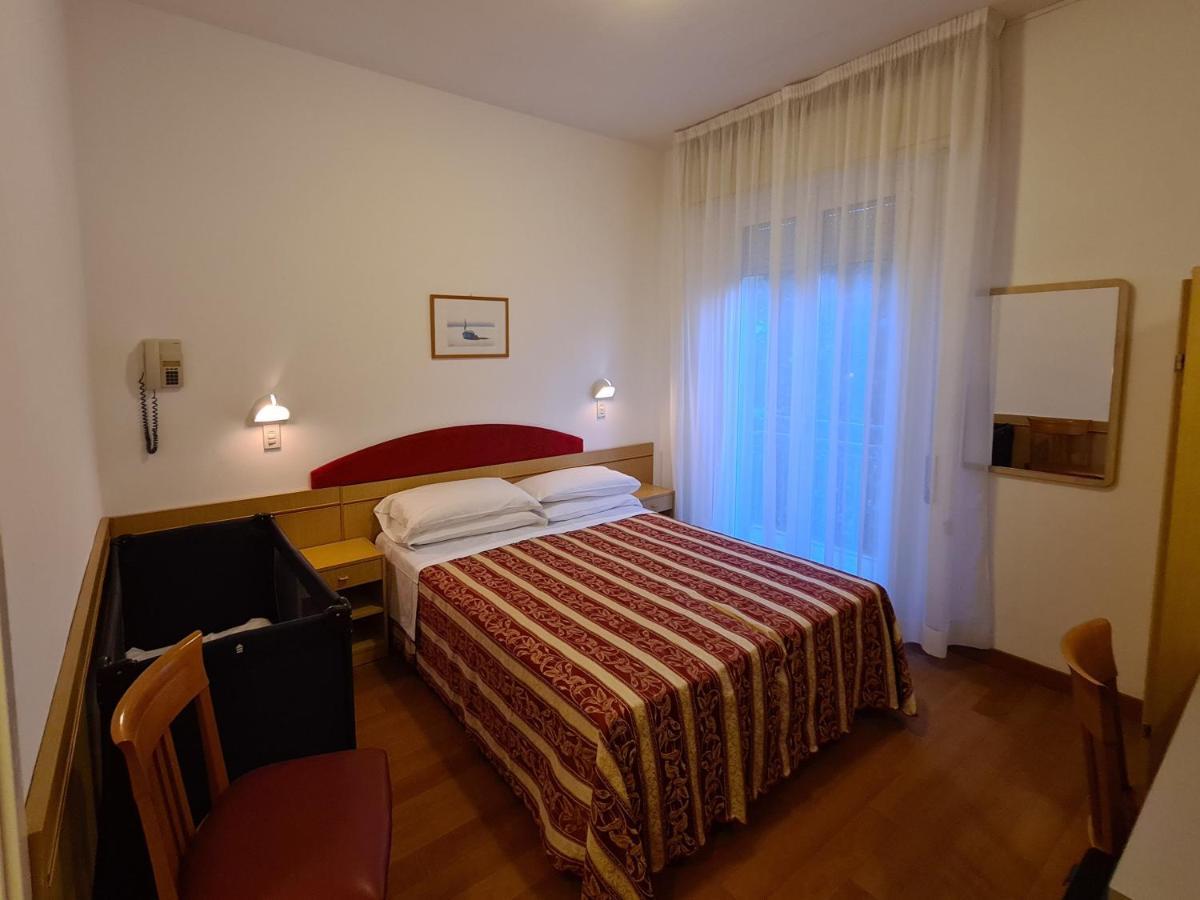Hotel Angelus Rimini Buitenkant foto