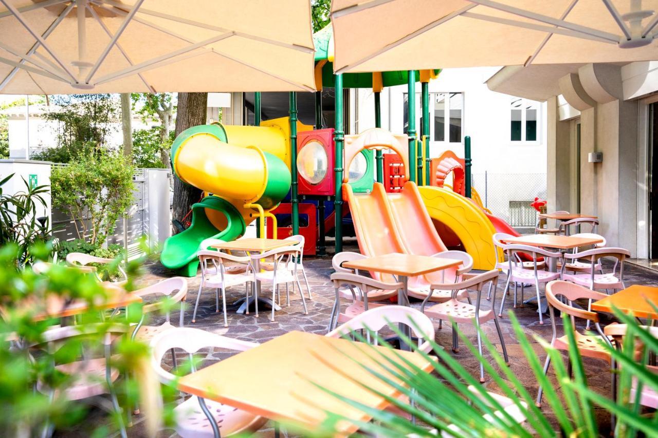 Hotel Angelus Rimini Buitenkant foto