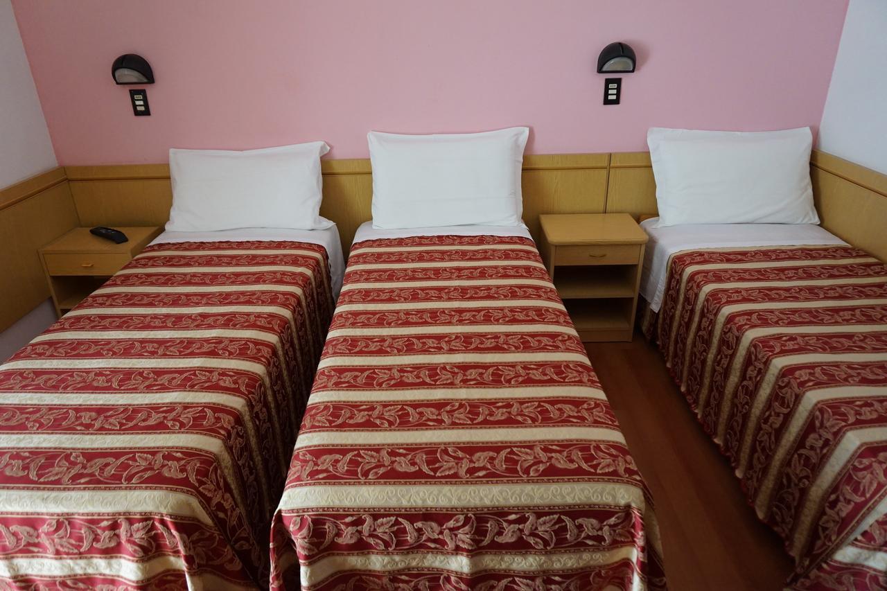 Hotel Angelus Rimini Buitenkant foto