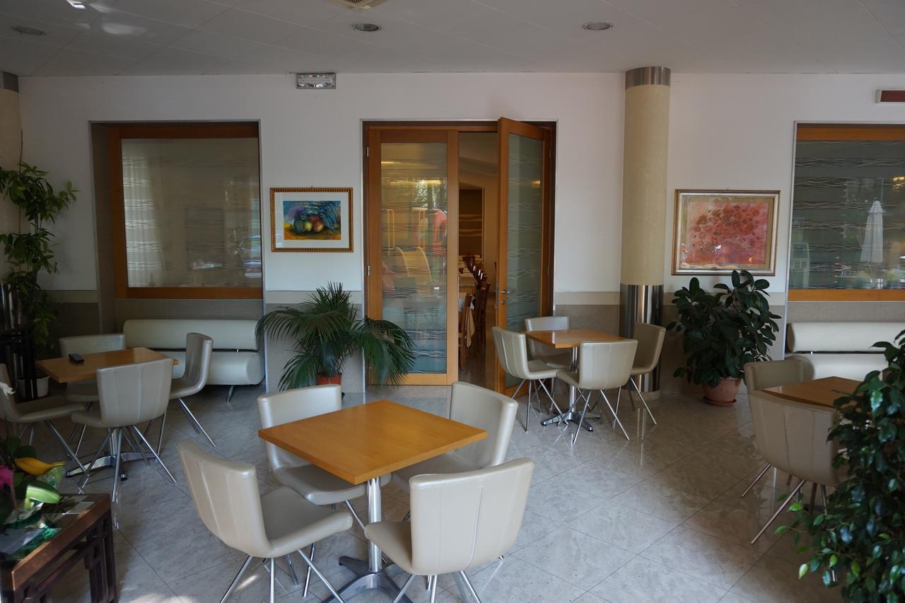 Hotel Angelus Rimini Buitenkant foto