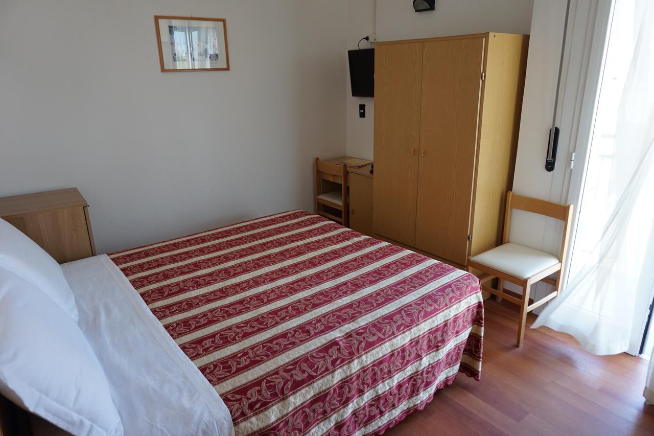 Hotel Angelus Rimini Buitenkant foto