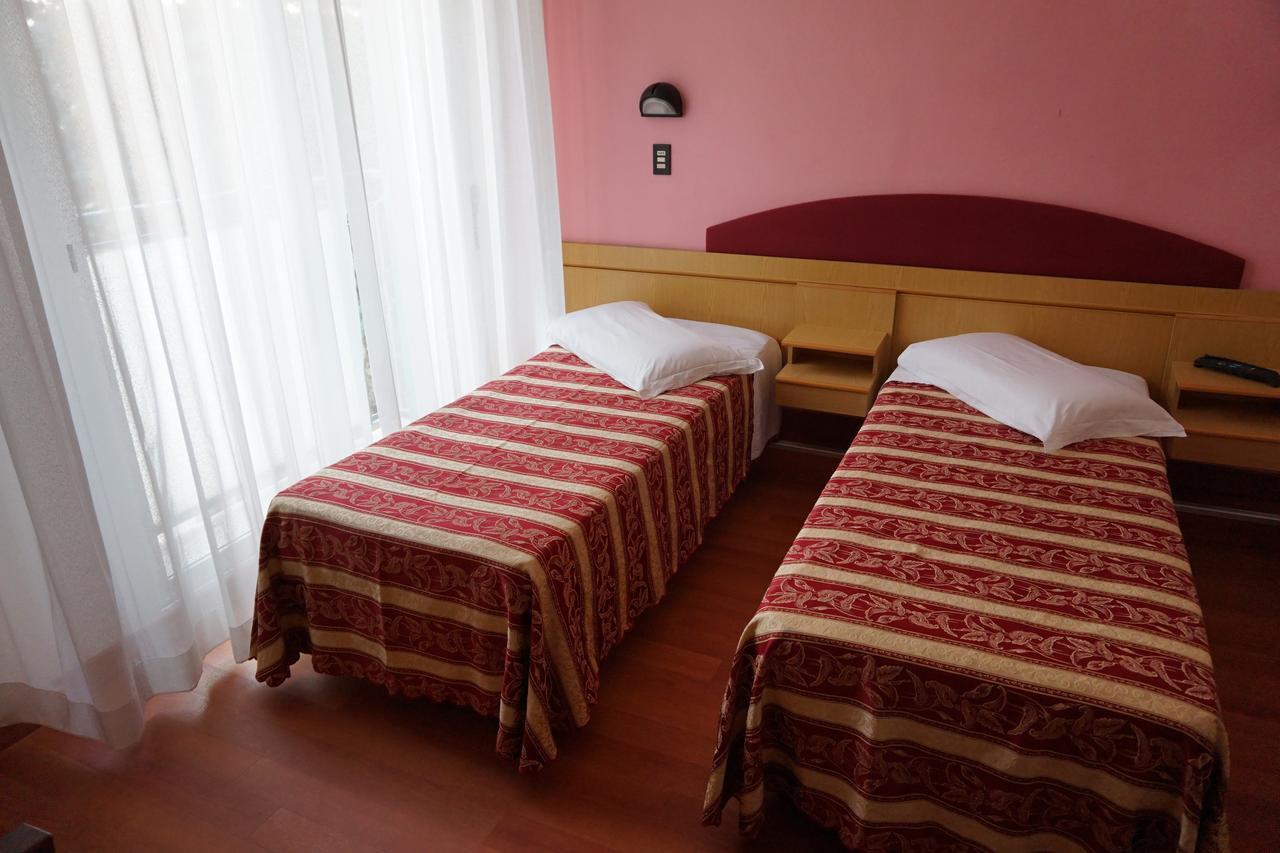 Hotel Angelus Rimini Buitenkant foto