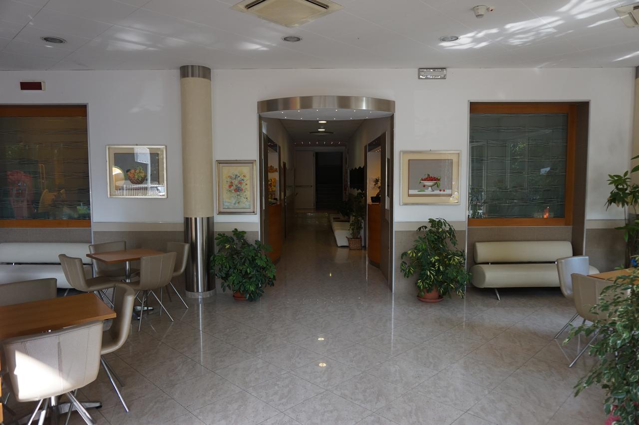 Hotel Angelus Rimini Buitenkant foto