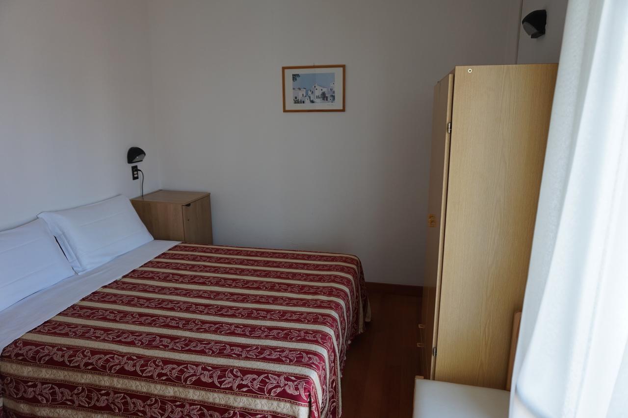 Hotel Angelus Rimini Buitenkant foto