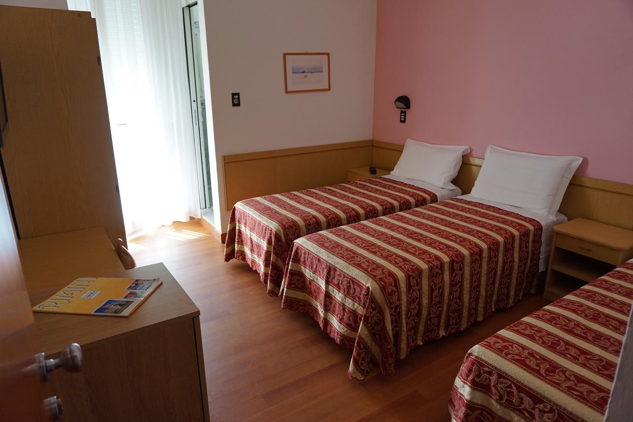 Hotel Angelus Rimini Buitenkant foto