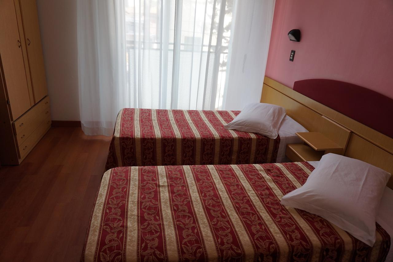 Hotel Angelus Rimini Buitenkant foto