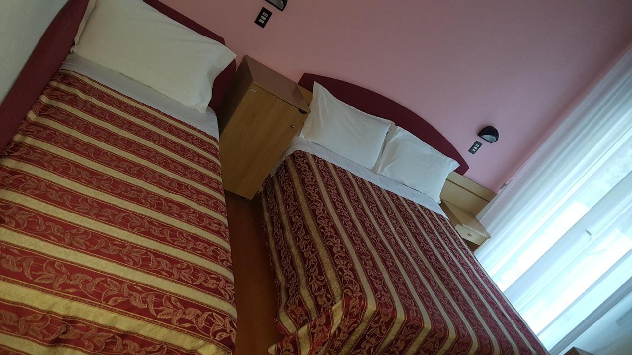 Hotel Angelus Rimini Buitenkant foto
