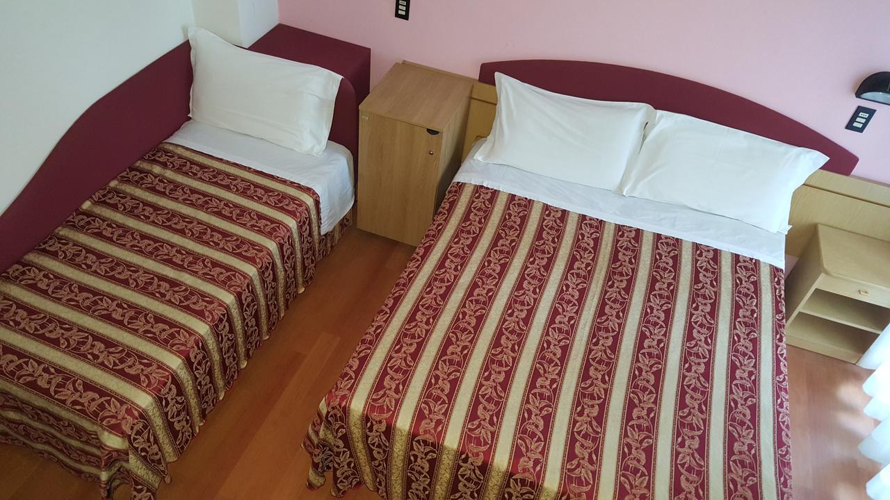 Hotel Angelus Rimini Buitenkant foto