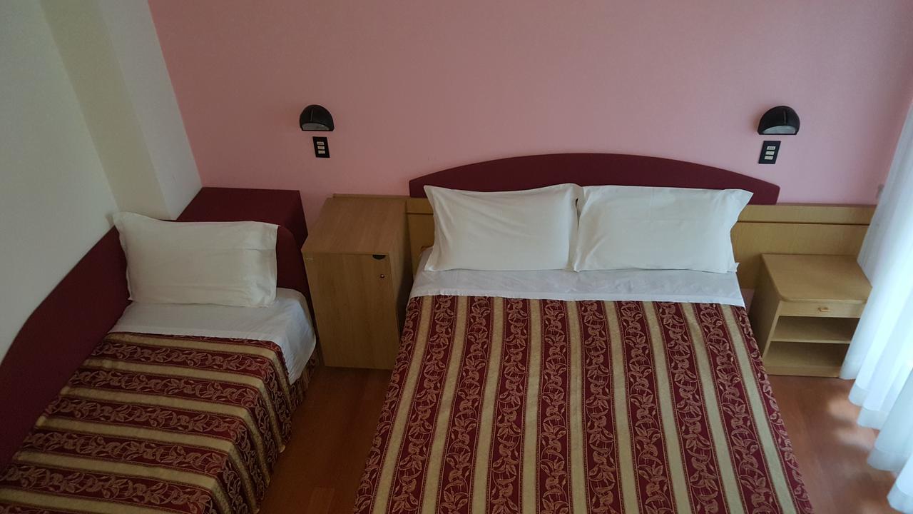 Hotel Angelus Rimini Buitenkant foto
