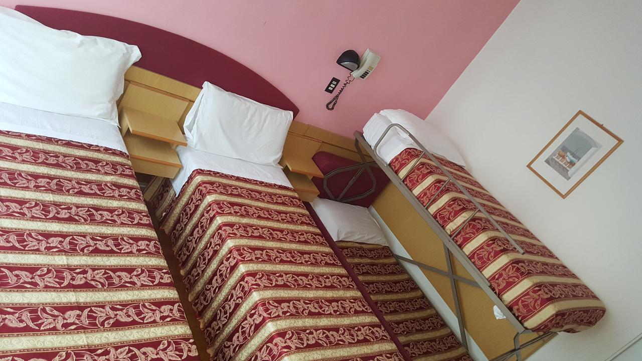 Hotel Angelus Rimini Buitenkant foto