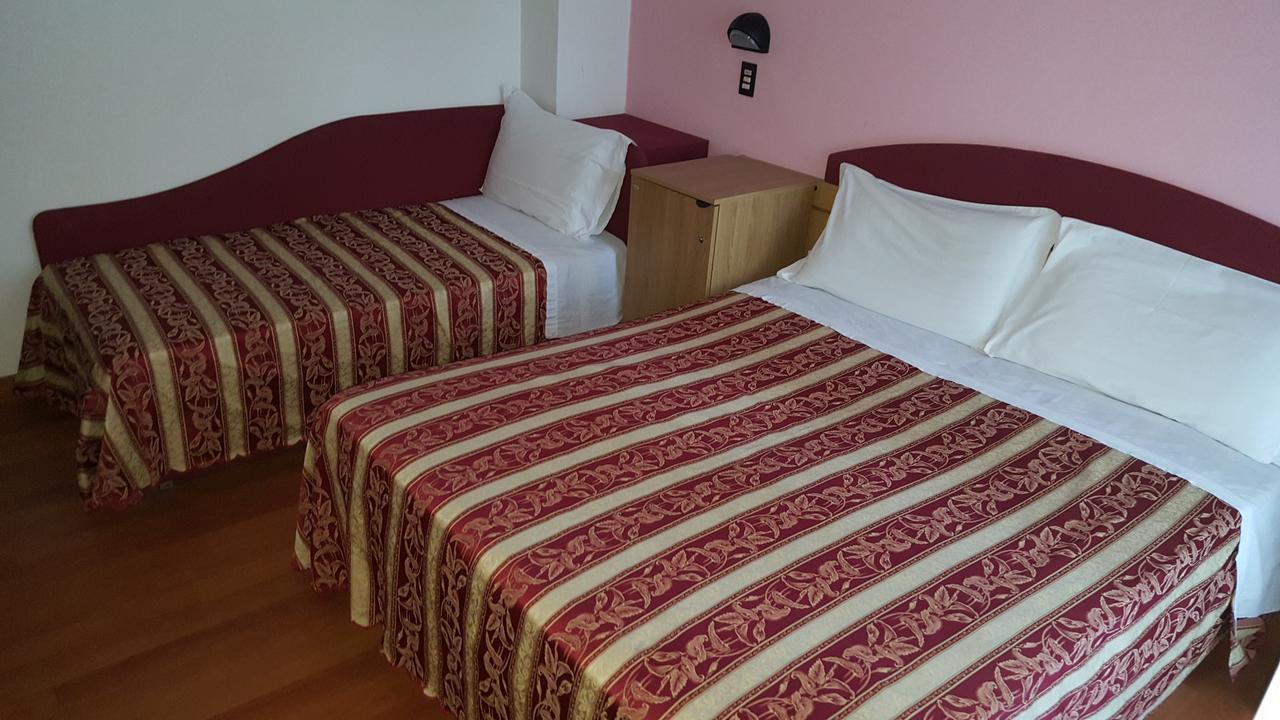Hotel Angelus Rimini Buitenkant foto