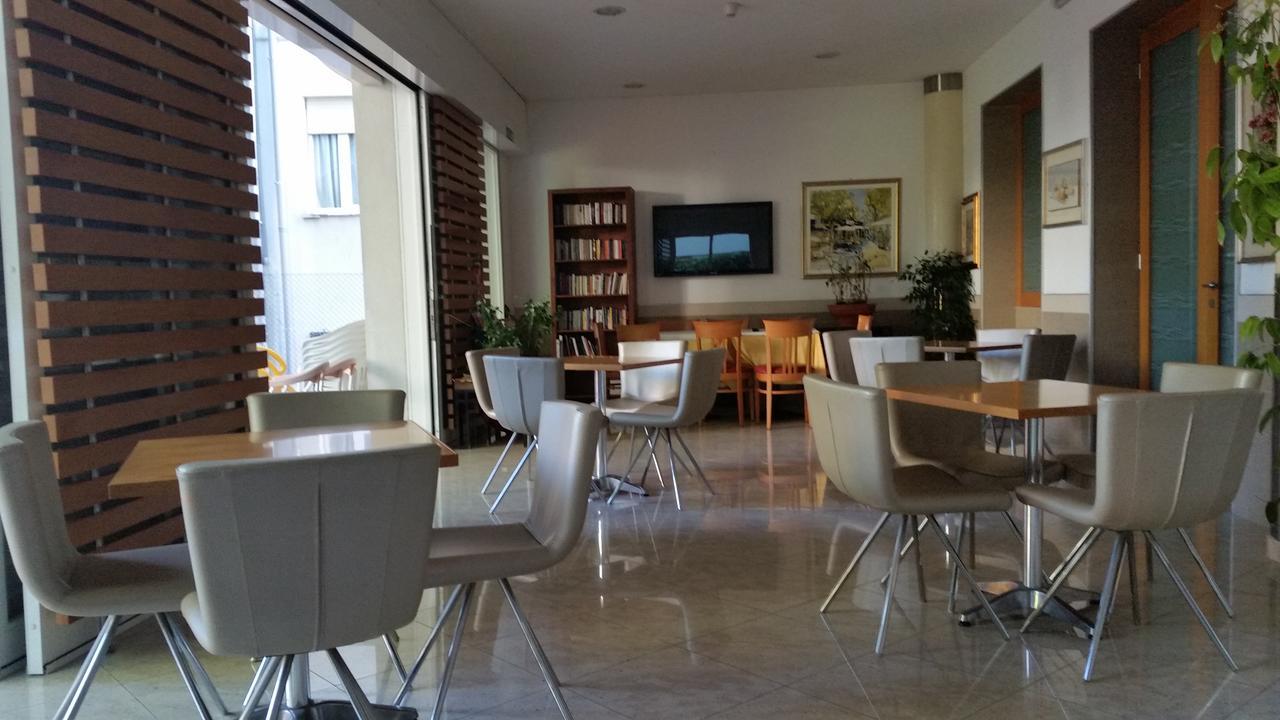 Hotel Angelus Rimini Buitenkant foto