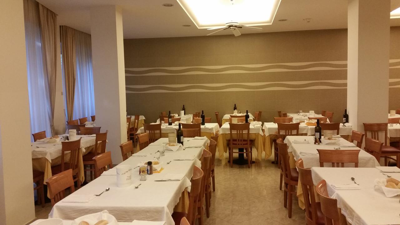 Hotel Angelus Rimini Buitenkant foto